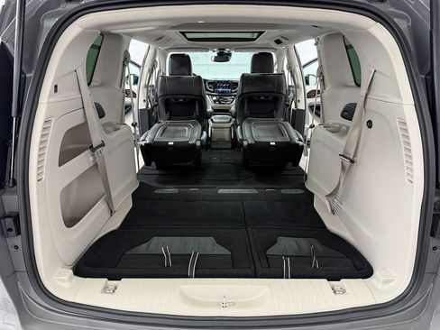 Used 2023 Chrysler Pacifica Limited FWD image 34