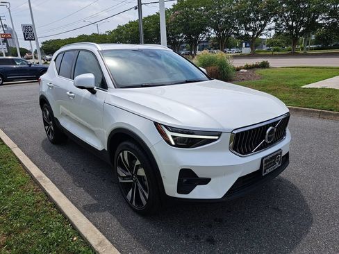 Used 2024 Volvo XC40 B5 Ultimate w/ Climate Package AWD/4WD image 4