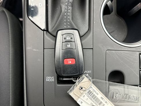 Used 2023 Toyota Highlander L image 24
