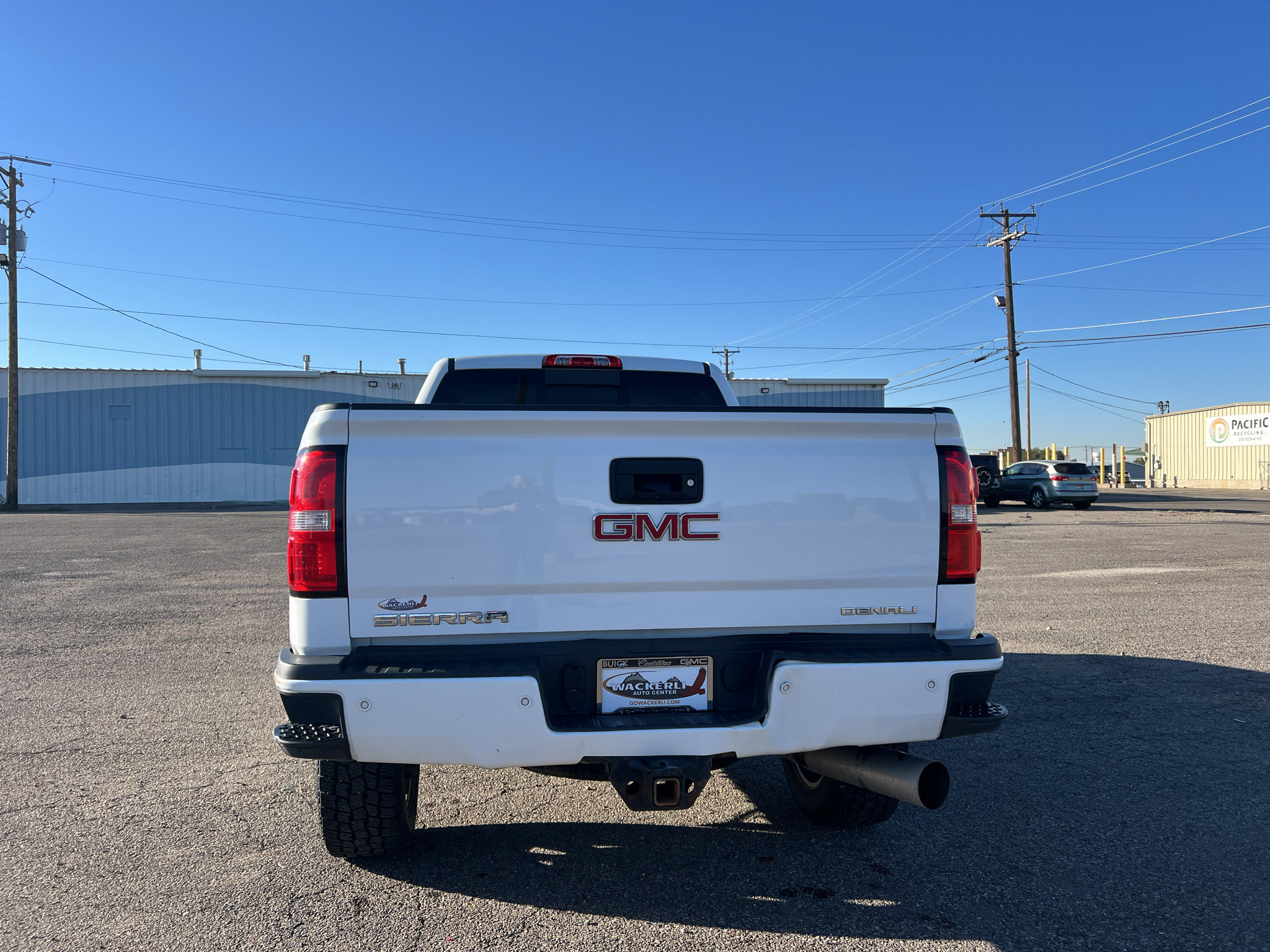 Used 2017 GMC Sierra 2500 Denali w/ Duramax Plus Package AWD/4WD image 14