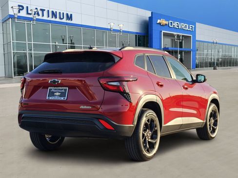 New 2026 Chevrolet Trax LT w/ Driver Confidence Package FWD image 5