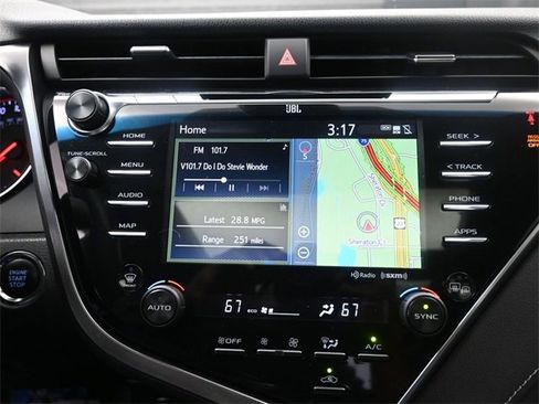 Used 2018 Toyota Camry XSE image 11