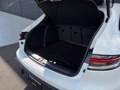 New 2026 Porsche Macan image 31