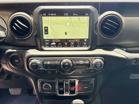 Used 2022 Jeep Gladiator Sport AWD/4WD image 23