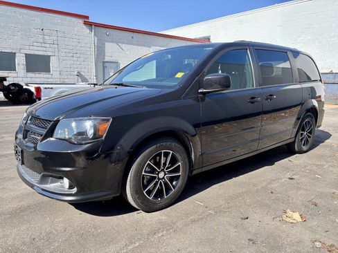 Used 2017 Dodge Grand Caravan GT FWD image 12