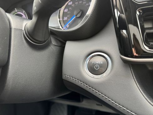 Used 2023 Toyota Highlander XLE image 7