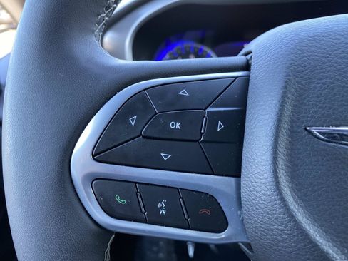 Used 2025 Chrysler Pacifica Select FWD image 15