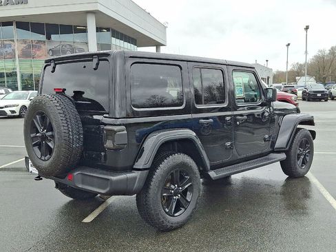 Used 2022 Jeep Wrangler Unlimited Sahara image 25