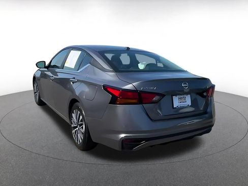 Used 2025 Nissan Altima 2.5 SV FWD image 10