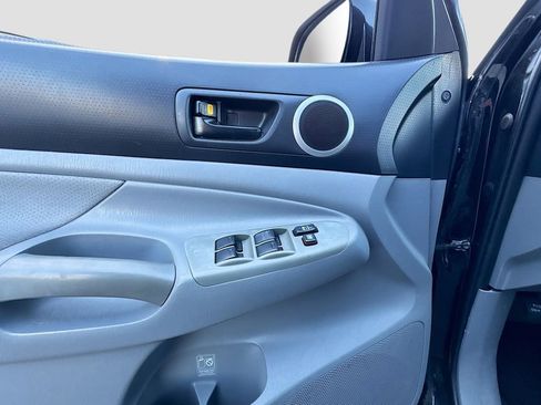 Used 2011 Toyota Tacoma PreRunner w/ TRD Sport Pkg image 16