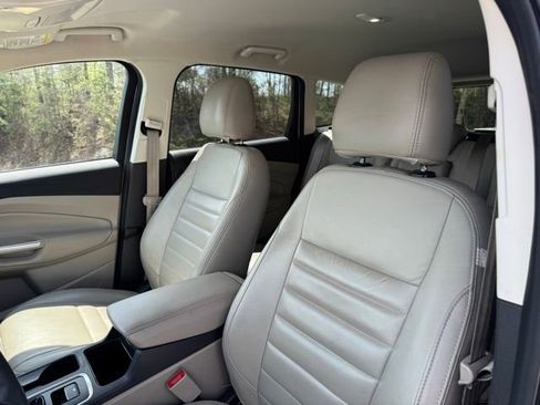 Certified 2017 Ford Escape SE w/ Equipment Group 201A image 28