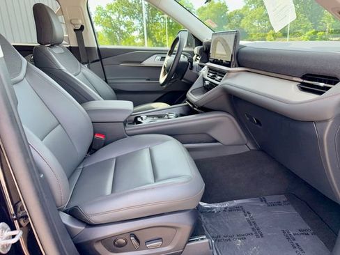 Used 2025 Ford Explorer Active w/ Active Comfort Package AWD/4WD image 8