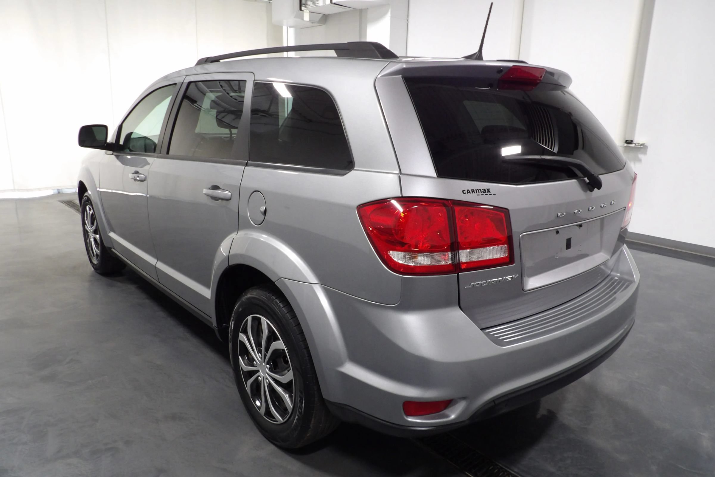 Used 2019 Dodge Journey SE w/ Connectivity Group FWD image 6