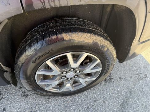 Used 2021 GMC Acadia SLE w/ Driver Convenience Package image 17