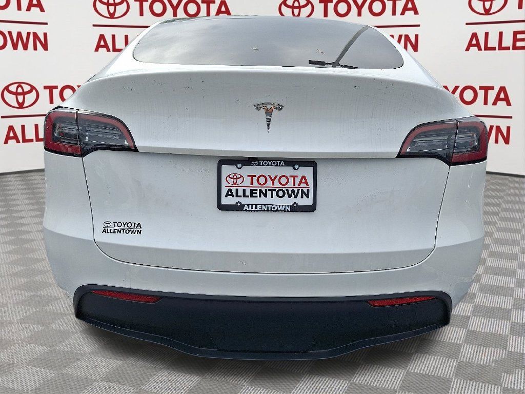 Used 2025 Tesla Model Y Long Range RWD image 4