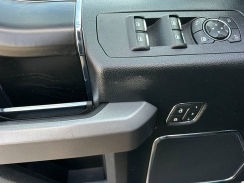 Used 2018 Ford F150 Platinum w/ Equipment Group 701A Luxury image 11