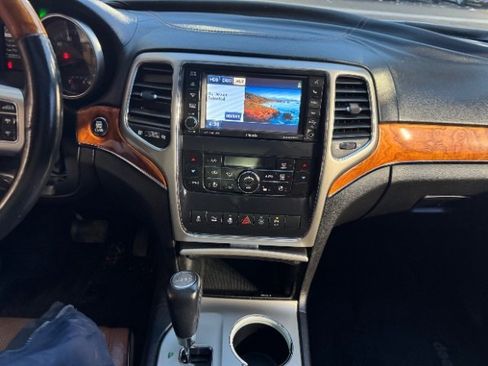 Used 2011 Jeep Grand Cherokee Overland image 22