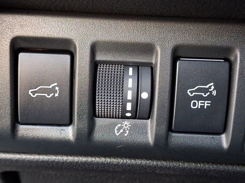 Used 2025 Subaru Outback Premium image 25