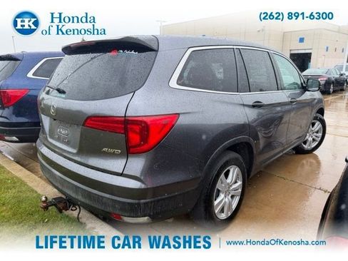 Used 2016 Honda Pilot LX image 2