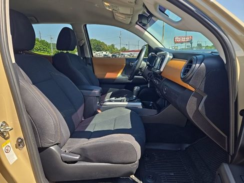 Used 2018 Toyota Tacoma SR5 AWD/4WD image 22