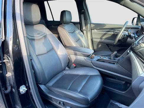 Used 2025 Cadillac XT6 Sport image 31