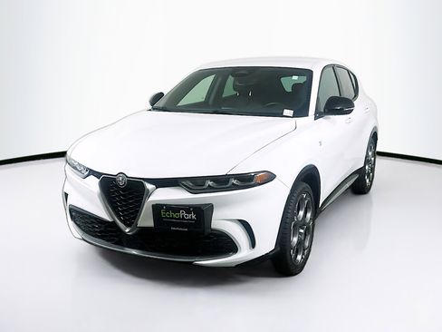 Used 2024 Alfa Romeo Tonale Ti w/ Premium Interior Package AWD/4WD image 3
