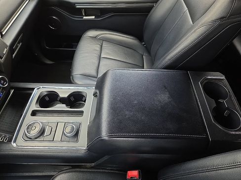 Used 2019 Ford Expedition XLT w/ Equipment Group 202A AWD/4WD image 20
