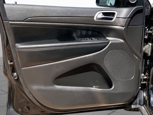Used 2018 Jeep Grand Cherokee Laredo RWD image 22