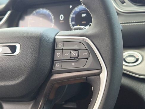 New 2025 Jeep Grand Cherokee Limited image 34