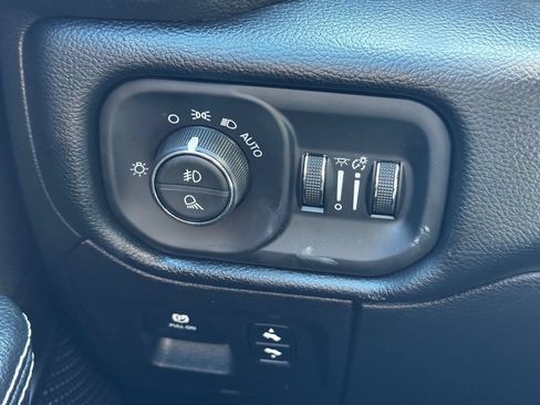 Used 2019 RAM 1500 Sport w/ Advanced Safety Group AWD/4WD image 17