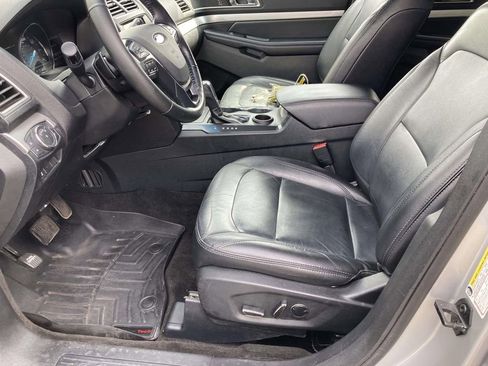 Used 2016 Ford Explorer XLT w/ Equipment Group 202A FWD image 13