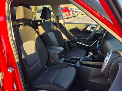 Used 2025 Kia Soul LX image 16