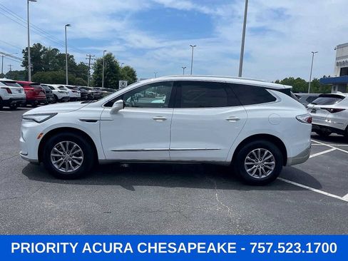 Used 2023 Buick Enclave Essence FWD image 2