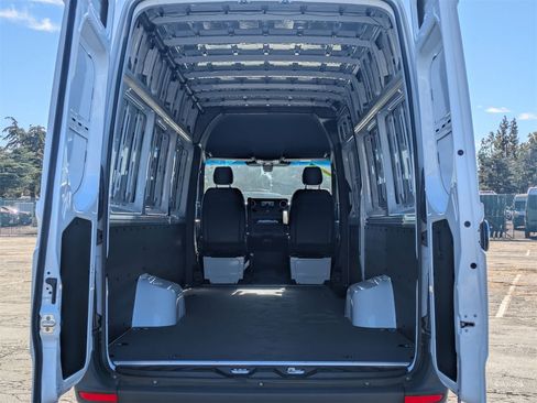 Used 2024 Mercedes-Benz Sprinter 3500 image 10