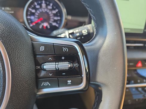 Used 2022 Kia Carnival EX FWD image 33