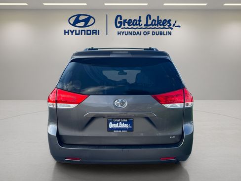 Used 2013 Toyota Sienna LE w/ Towing Pkg FWD image 4