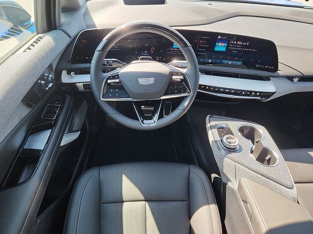 Certified 2025 Cadillac Optiq Luxury 2 AWD/4WD image 11