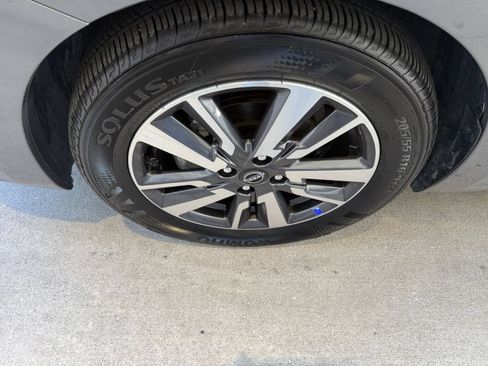 Used 2025 Nissan Versa SV FWD image 28