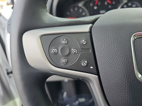 Used 2024 GMC Terrain SLT w/ Infotainment Package II image 18