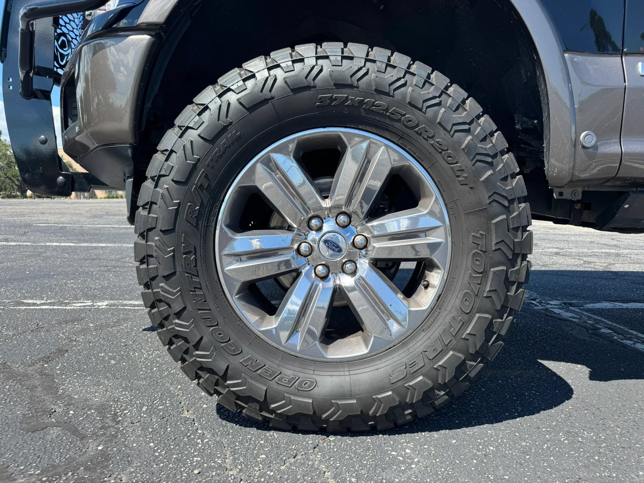 Used 2018 Ford F150 Lariat w/ Equipment Group 502A Luxury AWD/4WD image 12