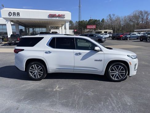 Used 2023 Chevrolet Traverse High Country image 6