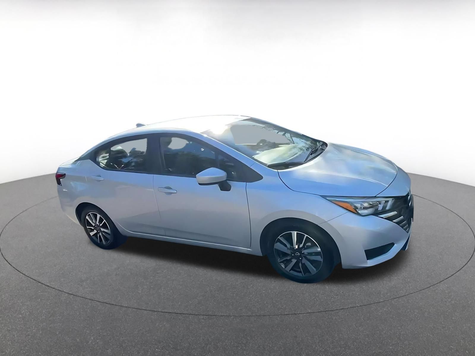 Used 2025 Nissan Versa SV FWD image 2