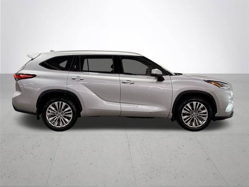 Used 2023 Toyota Highlander Platinum AWD/4WD image 9