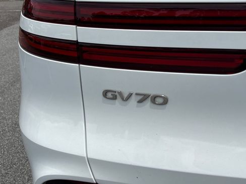Used 2023 Genesis GV70 2.5T w/ Advanced Package AWD/4WD image 32