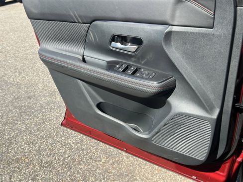 New 2025 Nissan Kicks SR image 16