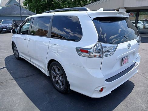Used 2019 Toyota Sienna SE FWD image 9