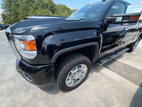 Used 2018 GMC Sierra 2500 Denali w/ Duramax Plus Package AWD/4WD image 3