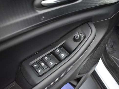 Used 2025 Jeep Grand Cherokee Altitude AWD/4WD image 6