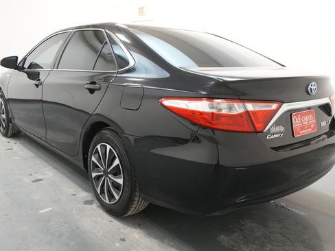 Used 2017 Toyota Camry LE image 5