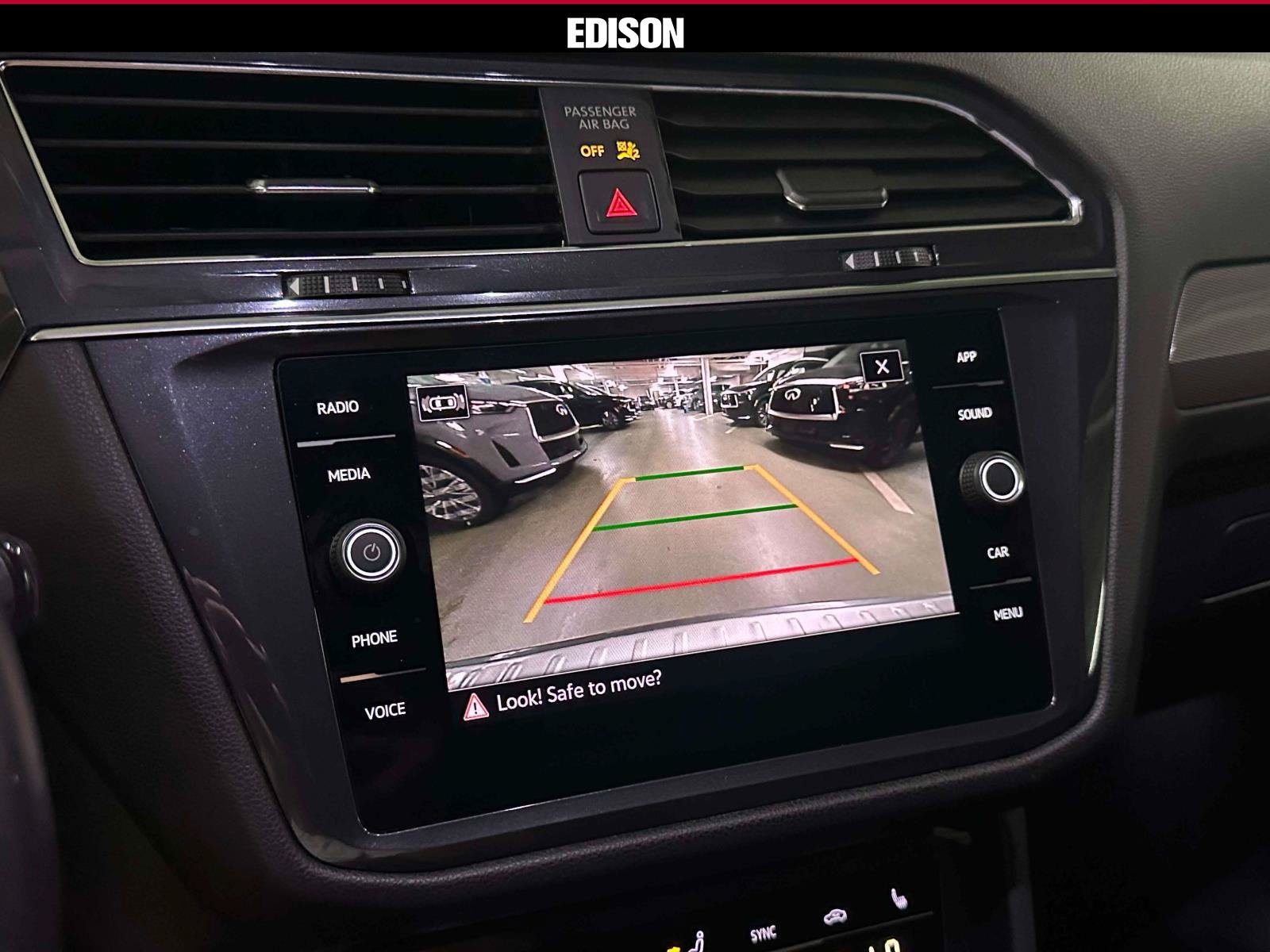 Used 2023 Volkswagen Tiguan SE w/ Panoramic Sunroof Package AWD/4WD image 29